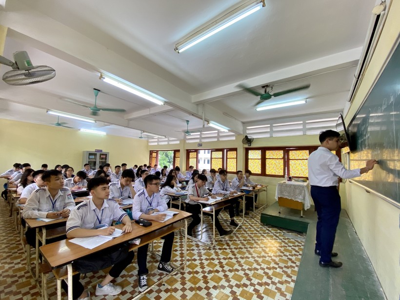 Học sinh Trường THPT Hàng Hải tập trung ôn luyện cho kì thi tốt nghiệp THPT 2021.