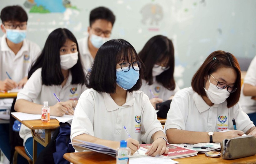 Học sinh ôn thi trong điều kiện dịch bệnh (Ảnh chụp trước khi Hà Nội thực hiện giãn cách)