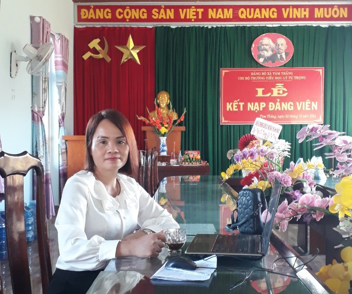 Cô giáo Trương Thị Hoa, Trường Tiểu học Lý Tự Trọng, tỉnh Đắk Nông.