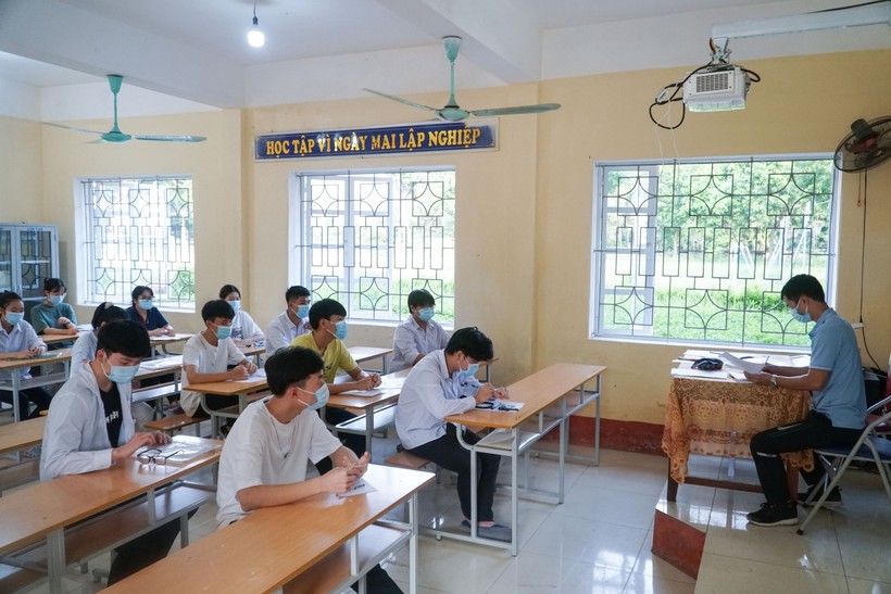 Thí sinh Hưng Yên tham dự kỳ thi tốt nghiệp THPT đợt 1 năm 2021. Ảnh: Bảo An.