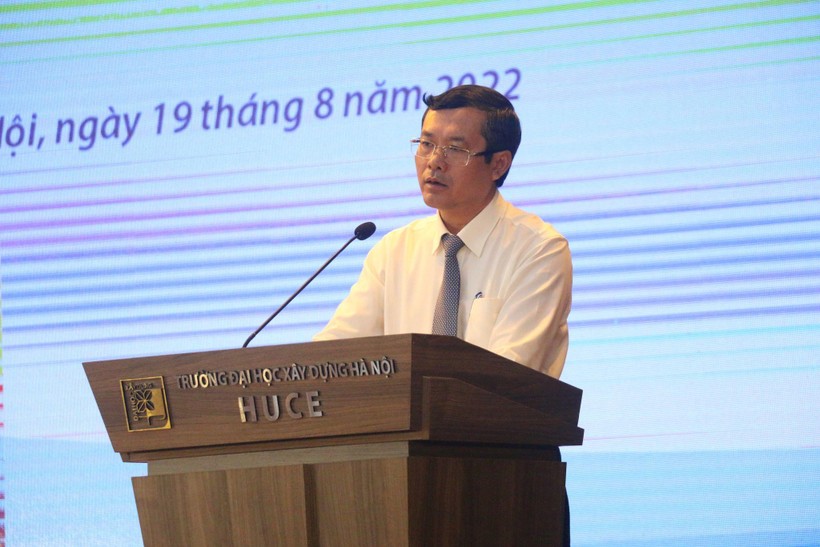Thứ trưởng Bộ GD&ĐT Nguyễn Văn Phúc phát biểu khai mạc hội nghị.