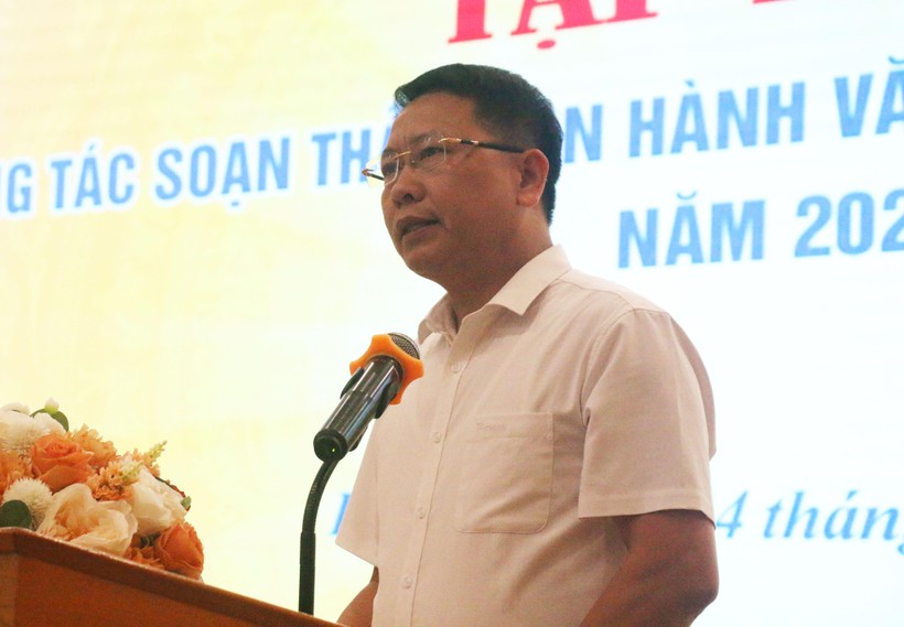 Ông Trần Văn Đạt, quyền Vụ trưởng Vụ Pháp chế, phát biểu khai mạc hội nghị.