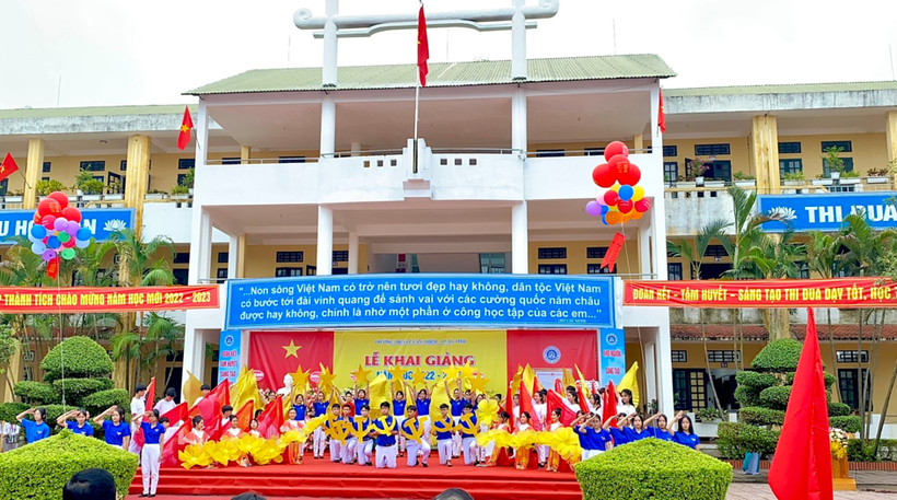 Trường THCS Lê Văn Thiêm khai giảng năm học mới.