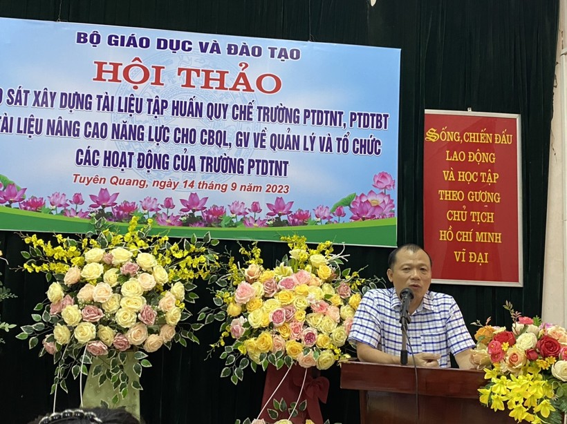 Ông Nguyễn Văn Hùng, chuyên viên chính Vụ Giáo dục Dân tộc, Bộ GD&ĐT, phát biểu tại Hội thảo.