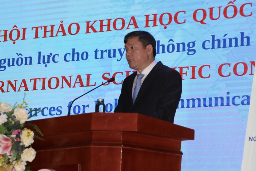 GS.TS Lê Văn Lợi, Phó Giám đốc Học viện Chính trị quốc gia Hồ Chí Minh, phát biểu tại Hội thảo.