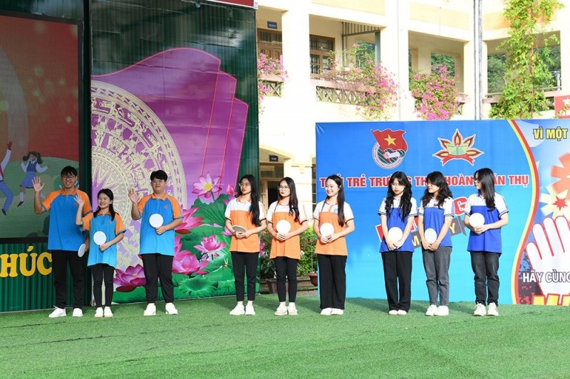 Học sinh tham gia cuộc thi "Trường học không ma tuý".