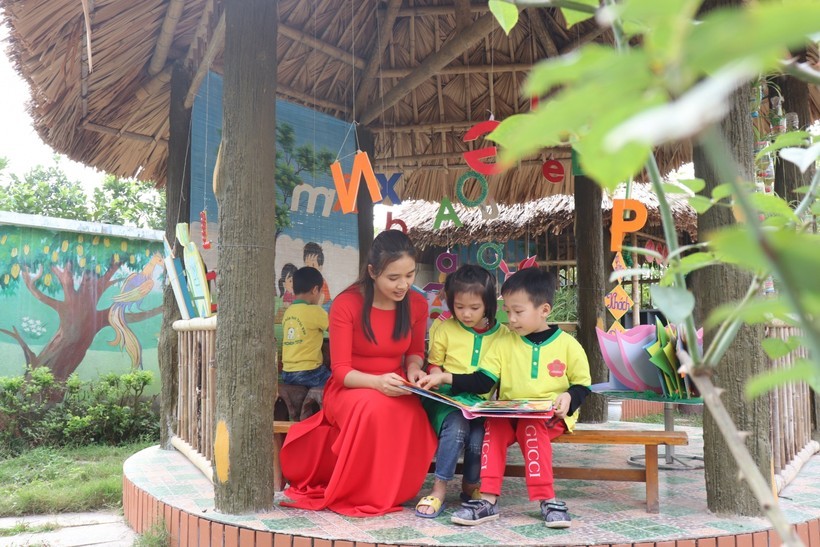 Một hoạt động ngoại khóa của cô trò Trường Mầm non Trác Văn, tỉnh Hà Nam. Ảnh: NTCC.