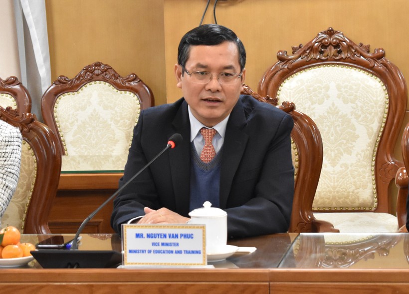 Thứ trưởng Bộ GD&ĐT Nguyễn Văn Phúc phát biểu tại buổi làm việc.