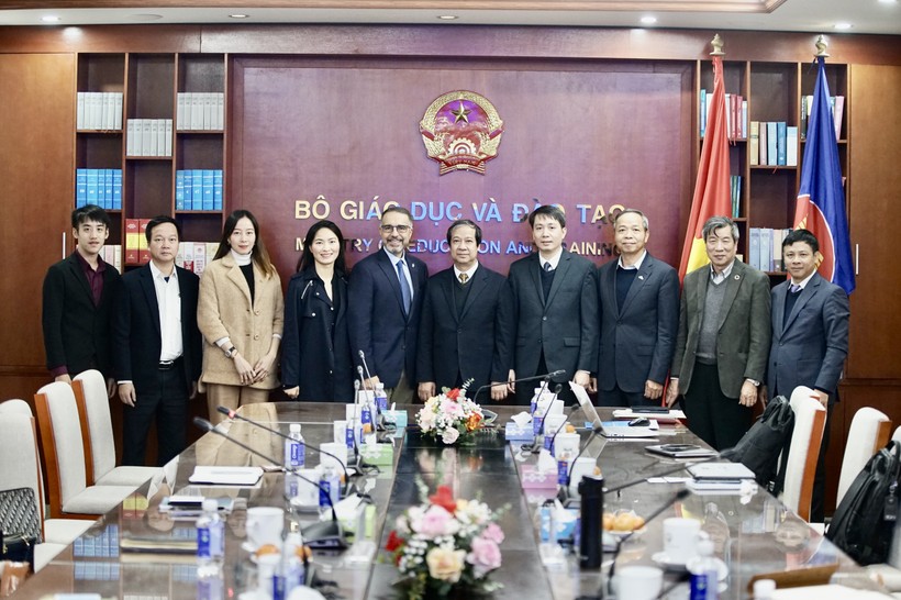 Bộ trưởng Nguyễn Kim Sơn tiếp đoàn công tác tập đoàn Intel.