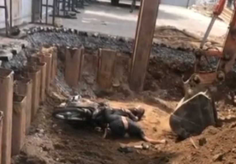 Lào cai: Hai thanh niên trọng thương vì lao xe máy xuống hố công trình đang thi công