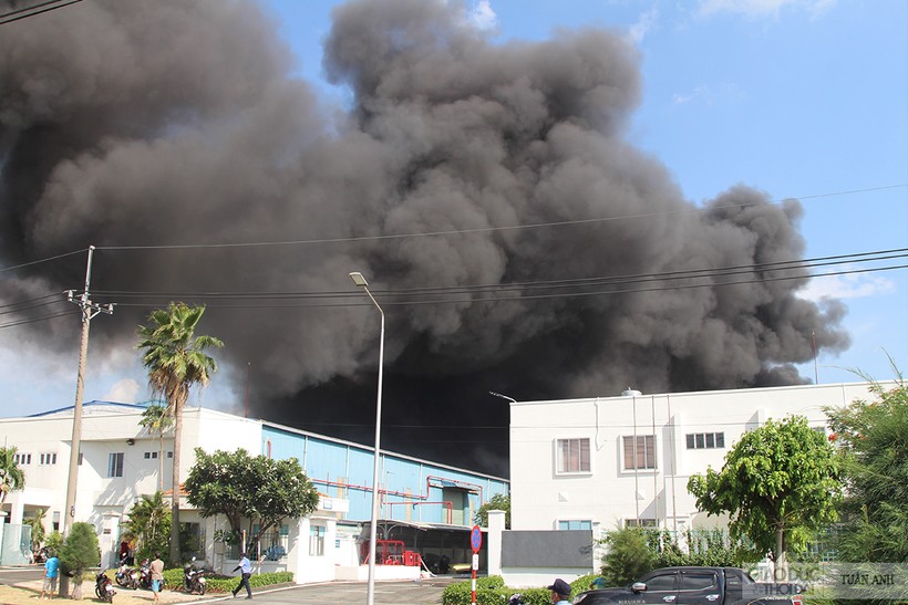 Kho hóa chất của công ty Arirang Chemical xảy ra cháy lớn.