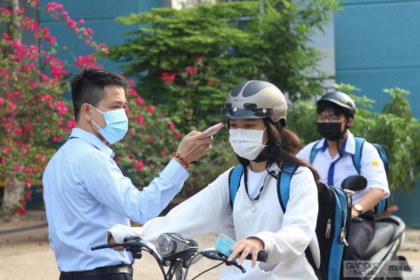 Các trường THPT tại Đồng Nai thực hiện nghiêm biện pháp phòng, chống dịch Covid-19.
