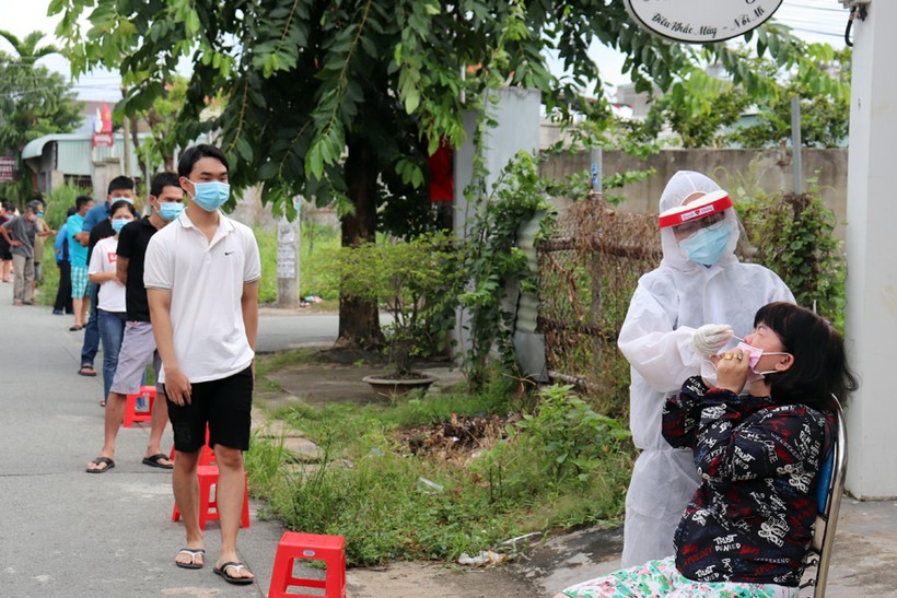 Xét nghiệm Covid-19 cho người dân tại phường Trảng Dài, TP Biên Hòa. (Ảnh: CDC Đồng Nai)