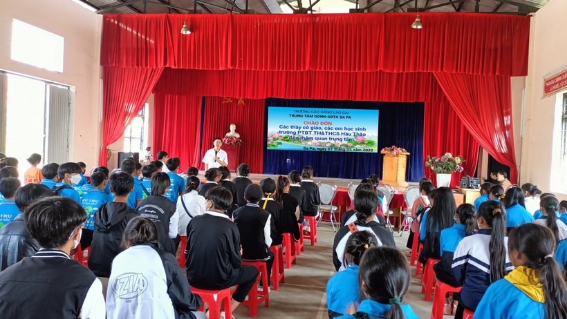 Một buổi tư vấn tuyển sinh học sinh THCS tại  TT GDNN-GDTX Sa Pa (Lào Cai) - Ảnh Đ.H