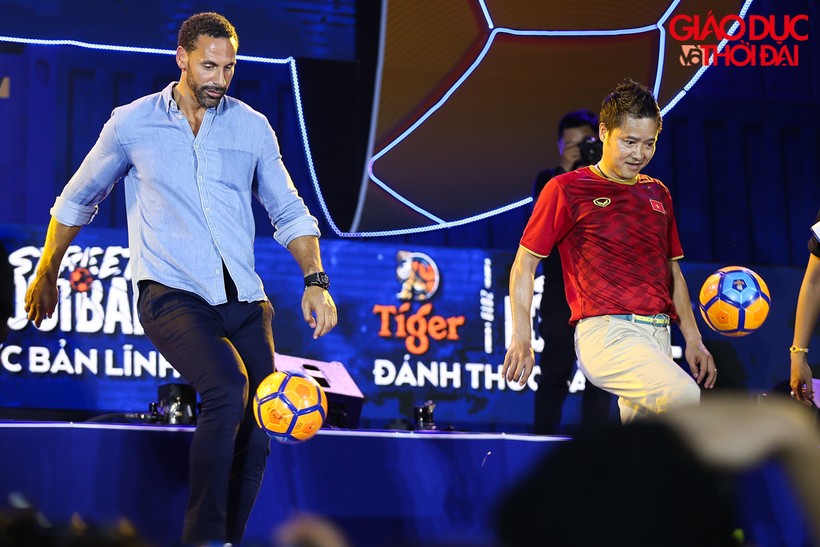 Ngôi sao Rio Ferdinand và cầu thủ “huyền thoại”  Việt Nam xuất hiện ngay tại Hà Nội