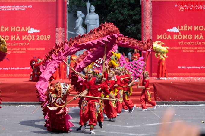 Liên hoan Múa rồng Hà Nội 2019 chào mừng kỷ niệm 65 năm Ngày Giải phóng Thủ đô.