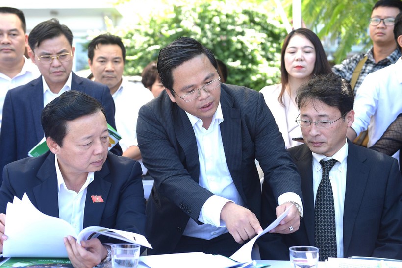 Bộ trưởng Trần Hồng Hà trao đổi với TS. Yamamura Tadashi – Chủ tịch Tổ chức xúc tiến thương mại Nhật Bản.