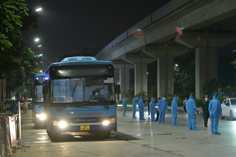 Để đảm bảo việc đón người dân ngõ 328 và ngõ 330 đường Nguyễn Trãi trở về được an toàn phòng, chống dịch bệnh Covid-19; đảm bảo an toàn giao thông, UBND quận sẽ triển khai thực hiện theo 2 phương án.