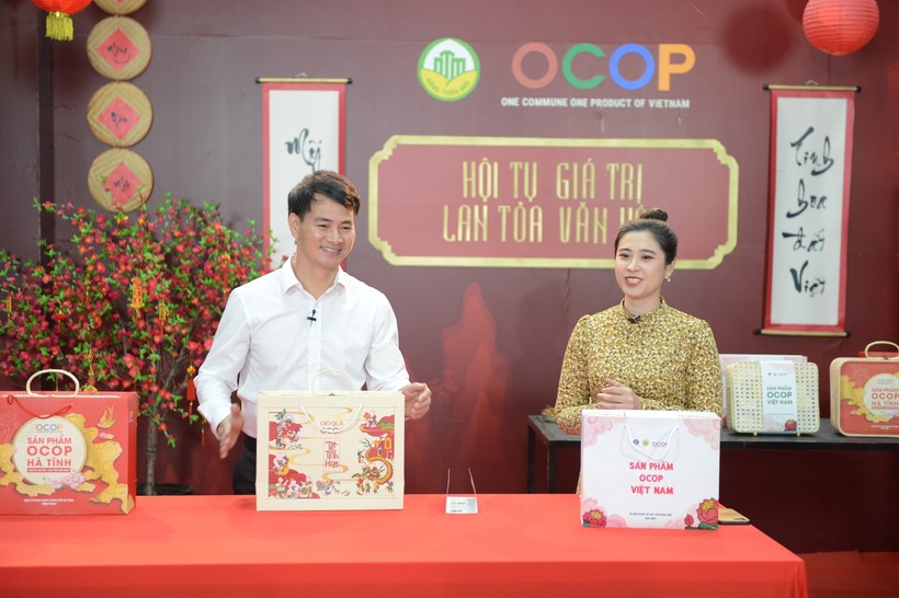 Nam Tào Xuân Bắc "mát tay" livetream bán được hơn 3.500 giỏ quà Tết.