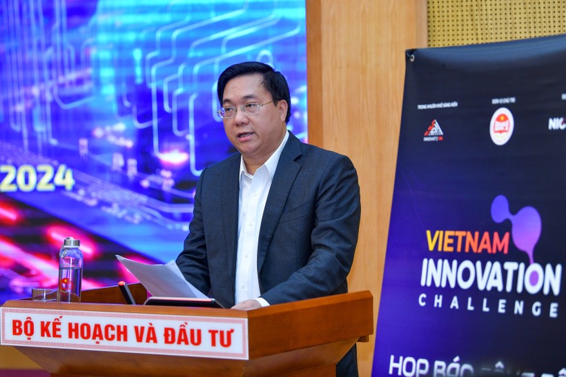 Thứ trưởng Bộ KH&ĐT Trần Duy Đông phát biểu tại họp báo.