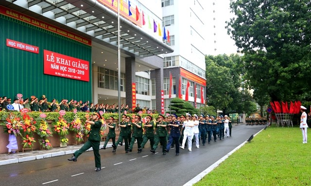 Các đơn vị diễu hành trong lễ khai giảng 
