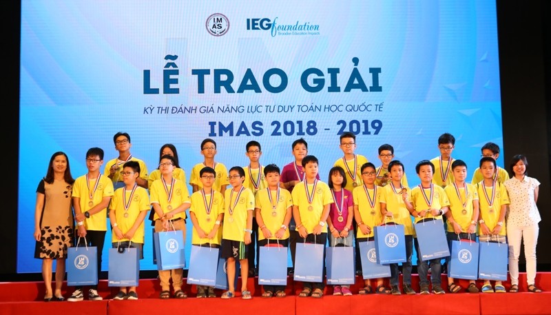 Lễ trao giải hai kỳ thi đánh giá năng lực tư duy Toán học Quốc tế tại khu vực phía Bắc và Hà Nội.