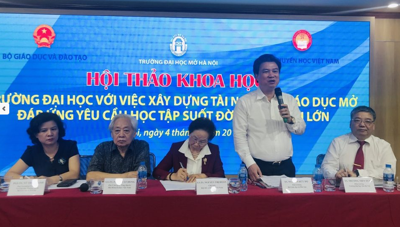 Thứ trưởng Bộ GD&ĐT Nguyễn Hữu Độ phát biểu tại Hội thảo