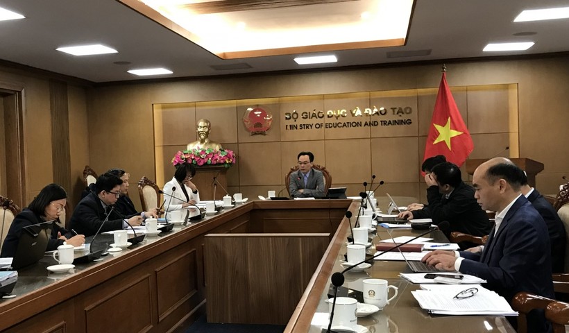 Thứ trưởng Bộ GD&ĐT Hoàng Minh Sơn chủ trì phiên họp 