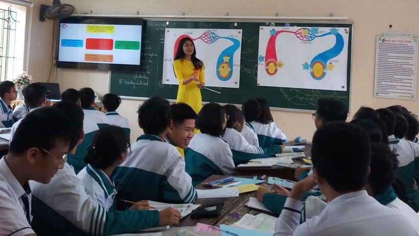 Cô giáo Nguyễn Thu Hiền trong một giờ lên lớp.