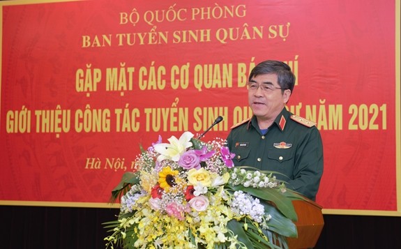 Trung tướng, GS.TS Trần Hữu Phúc thông tin.