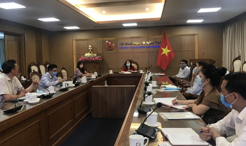 Thứ trưởng Bộ GD&ĐT Ngô Thị Minh chủ trì phiên họp