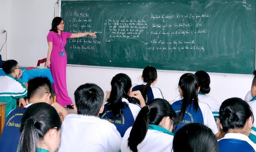 Giờ lên lớp của cô trò Trường THPT Trần Nhân Tông (ảnh chụp thời điểm Nam Định không giãn cách do Covid-19)