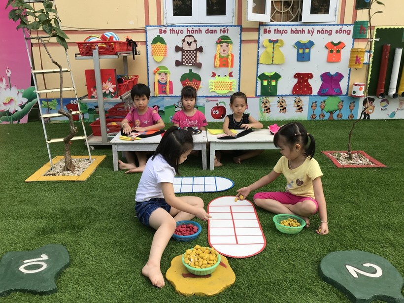 Giờ chơi của trẻ ở Trường Mầm non Yên NInh, TP Yên Bái (ảnh chụp thời điễn Yên Bái chưa giãn cách)