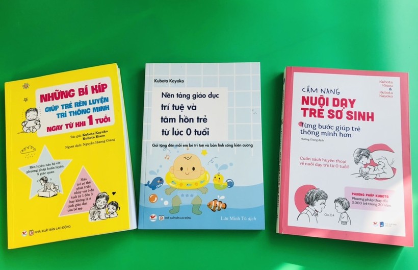 Bộ sách gồm 3 cuốn là những lời khuyên cách nuôi con từ 0 tuổi.