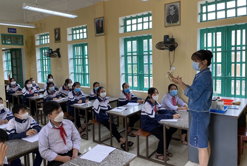 Giờ Hóa học của cô giáo Phạm Thị Yến, Trường THCS Hải Lý