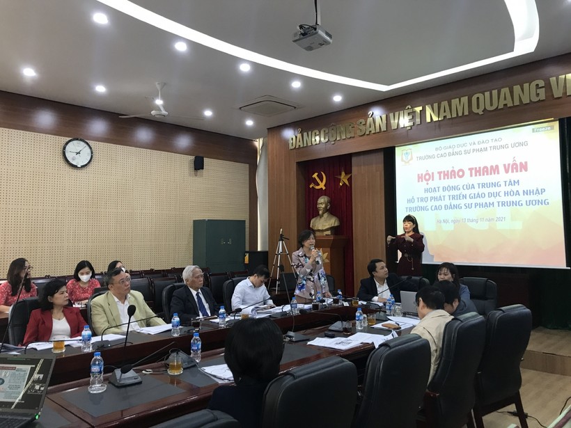 TS Lê Thị Thúy Hằng - Giám đốc Trung tâm Hỗ trợ phát triển GD hòa nhập phát biểu tại Hội nghị.