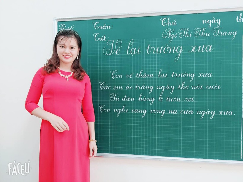 Cô giáo Ngô Thu Trang trong cuộc thi viết chữ đẹp nhân dịp 20/11