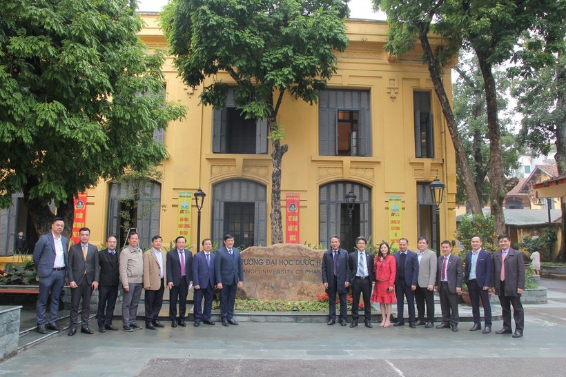 Bộ trưởng Y tế Nguyễn Thanh Long thăm chúc Tết Trường Đại học Dược Hà Nội.
