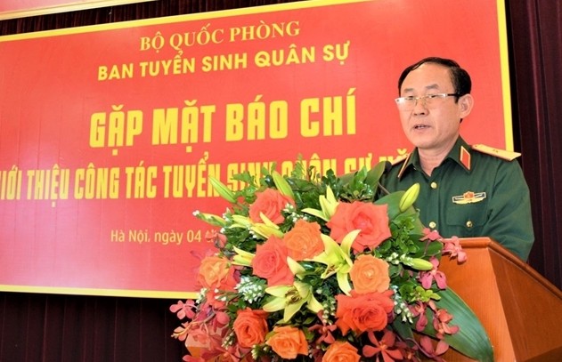 Thiếu tướng Nguyễn Văn Oanh, Cục trưởng Cục Nhà trường, Bộ Quốc phòng, Phó trưởng ban Tuyển sinh quân sự thông tin với báo giới