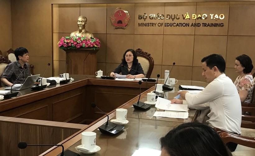 Thứ trưởng Ngô Thị Minh chủ trì phiên họp Ban soạn thảo.