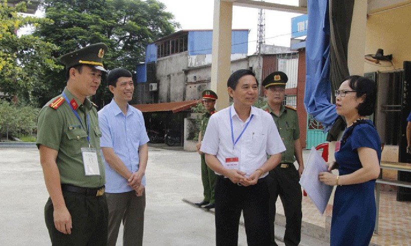 Ông Trần Xuân Dưỡng, Trưởng BCĐ Kỳ thi tốt nghiệp THPT năm 2022 kiểm tra tại điểm thi 