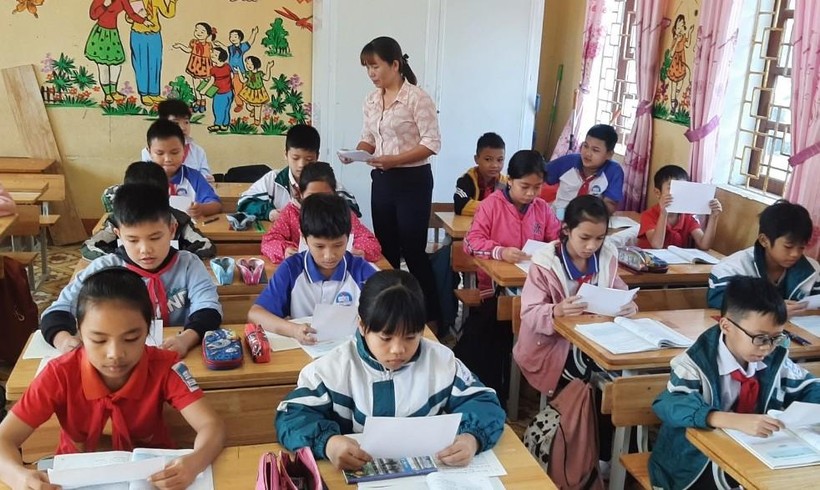 Tiết dạy Luyện từ và câu lớp 5 của cô giáo Hà Thị Hồng Anh, Trường TH&THCS Hưng Thịnh.