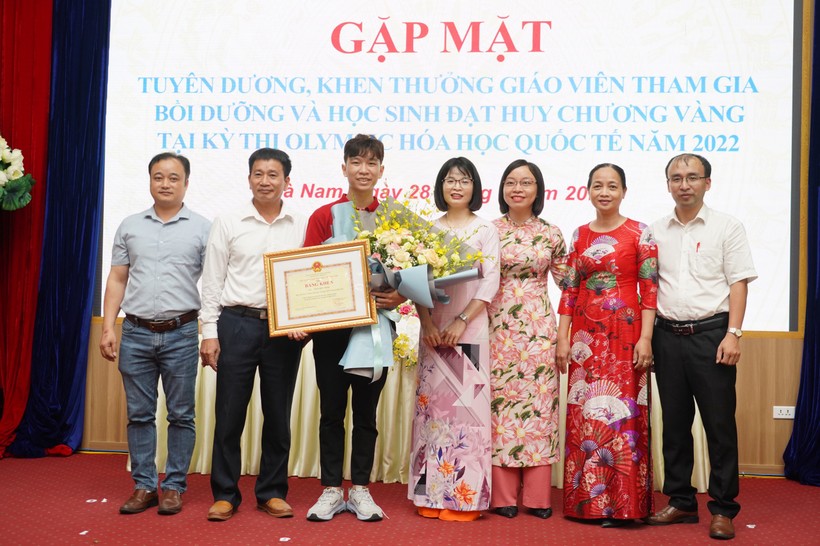 Trần Đức Minh, học sinh lớp 12 Chuyên Hóa Trường THPT chuyên Biên Hòa giành Huy chương Vàng Olympic Hóa học 2022.