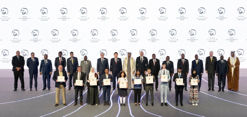 Trao giải cho 10 người chiến thắng Giải thưởng Bền vững Zayed năm 2023. 