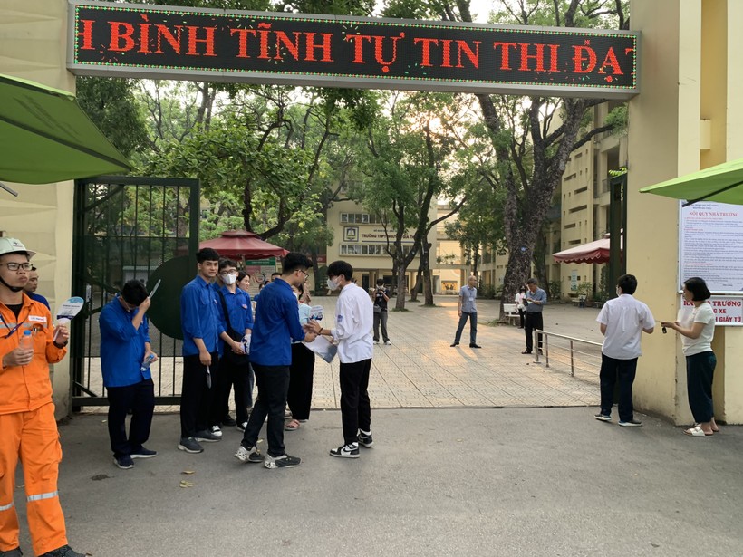 Điểm thi Trường THPT Thạch Bàn, quận Long Biên.