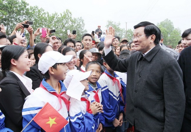Chủ tịch nước Trương Tấn Sang đến thăm cán bộ và nhân dân xã Bãi Trành, huyện Như Xuân
