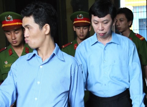 Bị cáo Phan Cao Trí (bên phải) là người đóng vai trò cầm đầu vụ án.