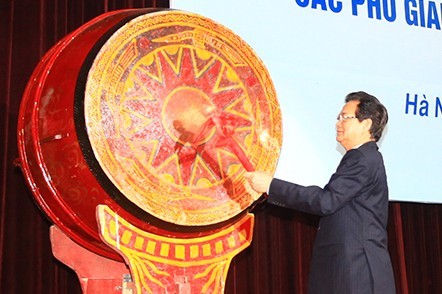 Thủ tướng Nguyễn Tấn Dũng đánh hồi trống khai giảng năm học mới