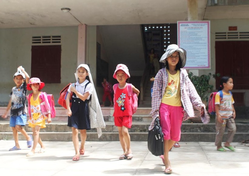 Các em học sinh làng Văn Hà, Quang Sơn, Đô Lương đã đi học trở lại