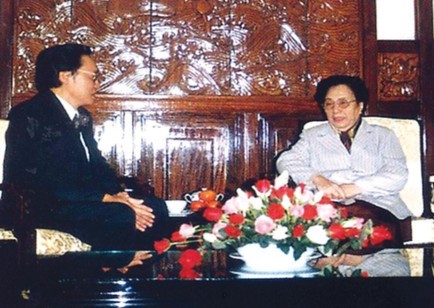 Phó Chủ tịch nước Nguyễn Thị Bình tiếp và làm việc với lãnh đạo Báo GD&TĐ tại Phủ Chủ tịch.